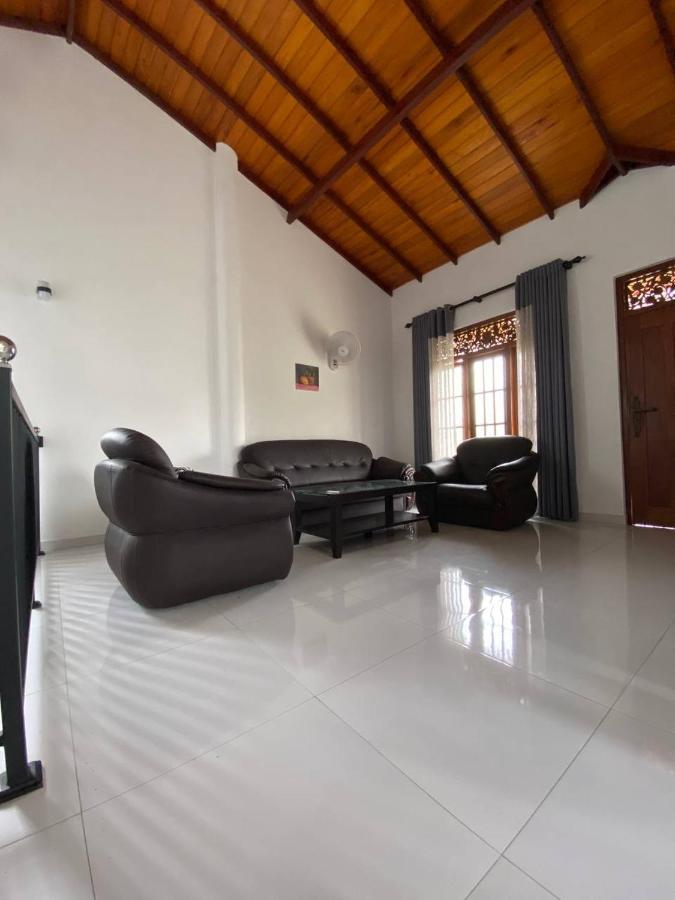 Ceylonia Guest Hotel เวลิกามา ภายนอก รูปภาพ