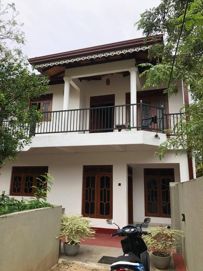 Ceylonia Guest Hotel เวลิกามา ภายนอก รูปภาพ
